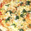 pizza KORSIKA - smetana, kuřecí maso, niva, špenát, kukuřice
